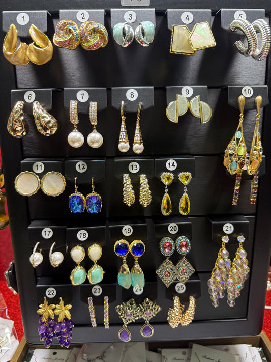 Stunning Gorgous Earing - Live Picks