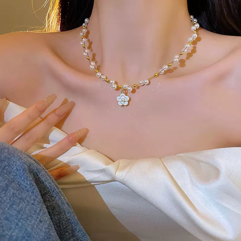 Shiny Stylish Necklaces - Live Picks