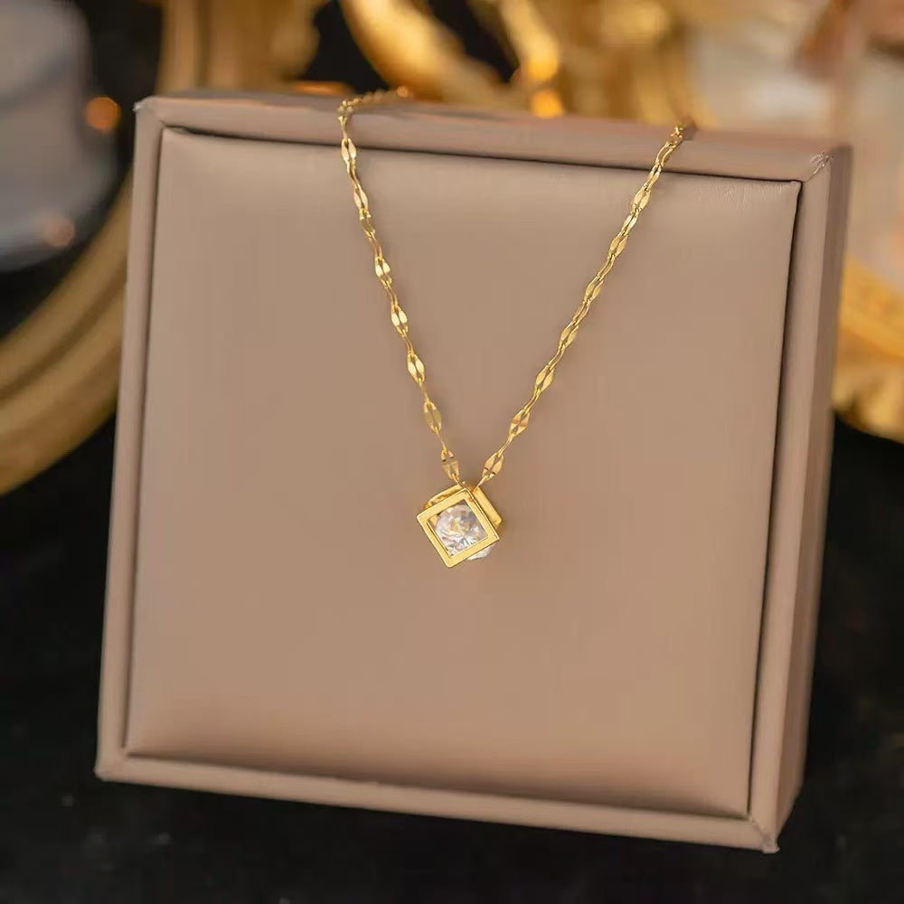 Shiny Stylish Necklaces - Live Picks