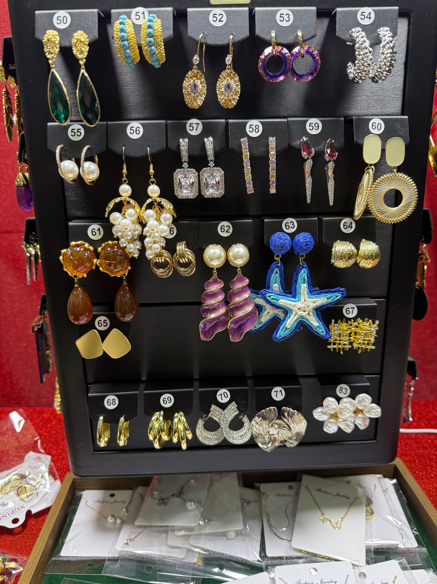 Stunning Gorgous Earing - Live Picks